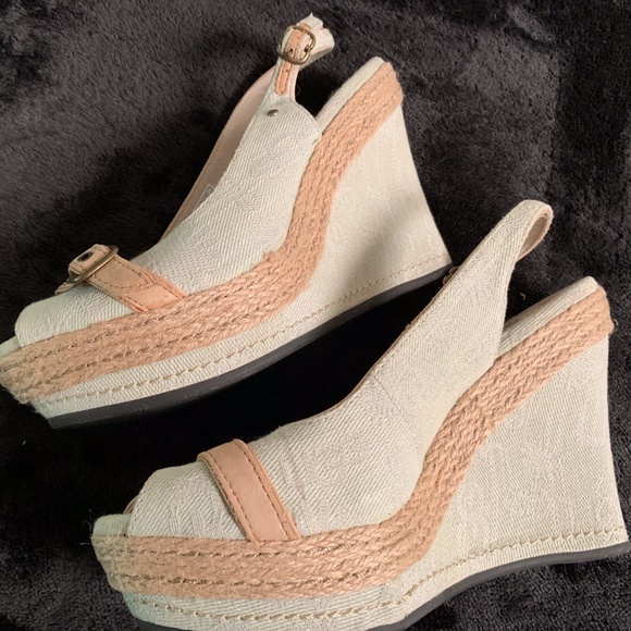 ugg summer shoes